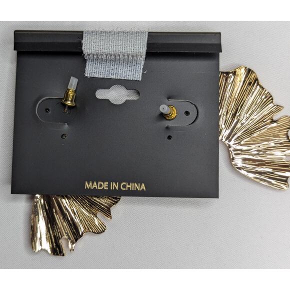 Chunky Gold Tone Earrings Ginkgo Leaf Shape - Picture 4 of 6